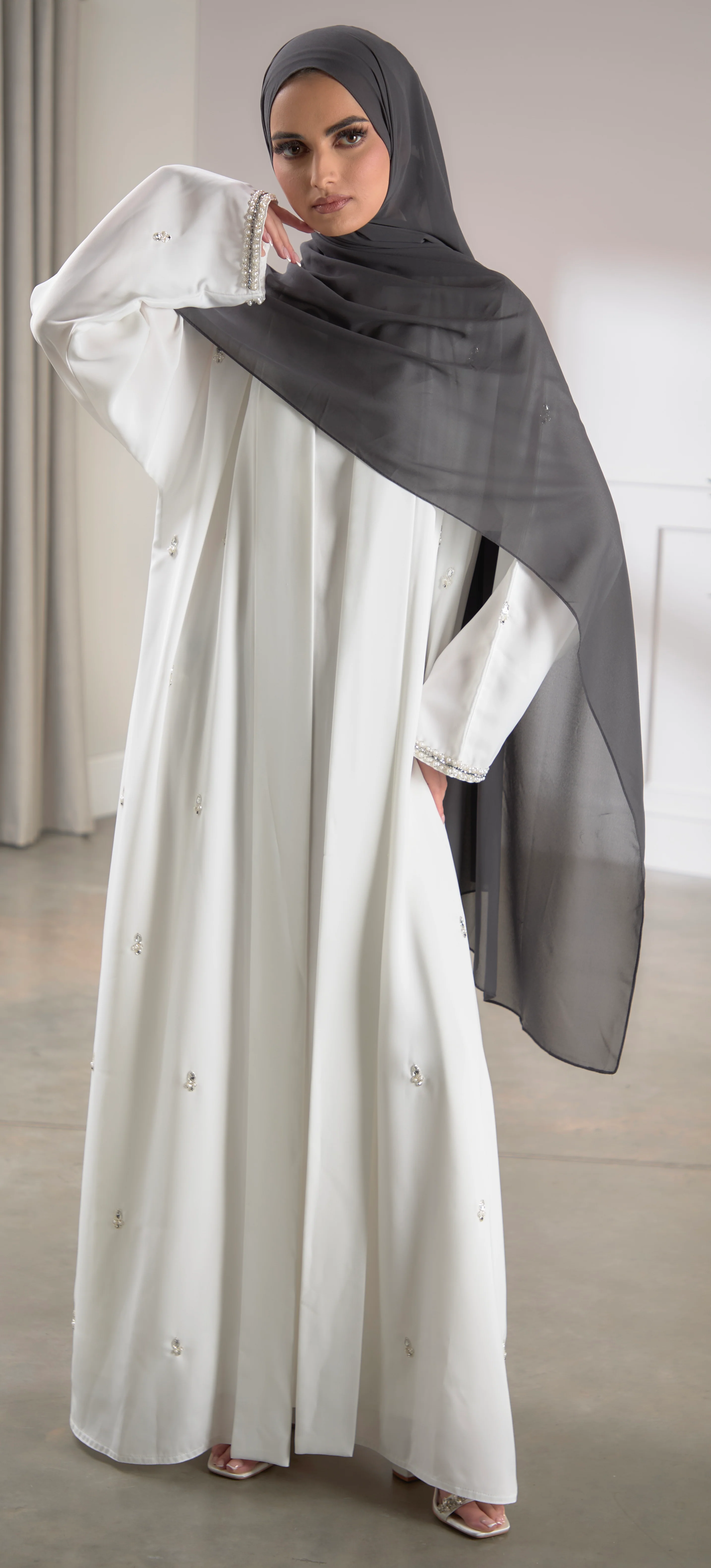 White Pearl Abaya - Image 3